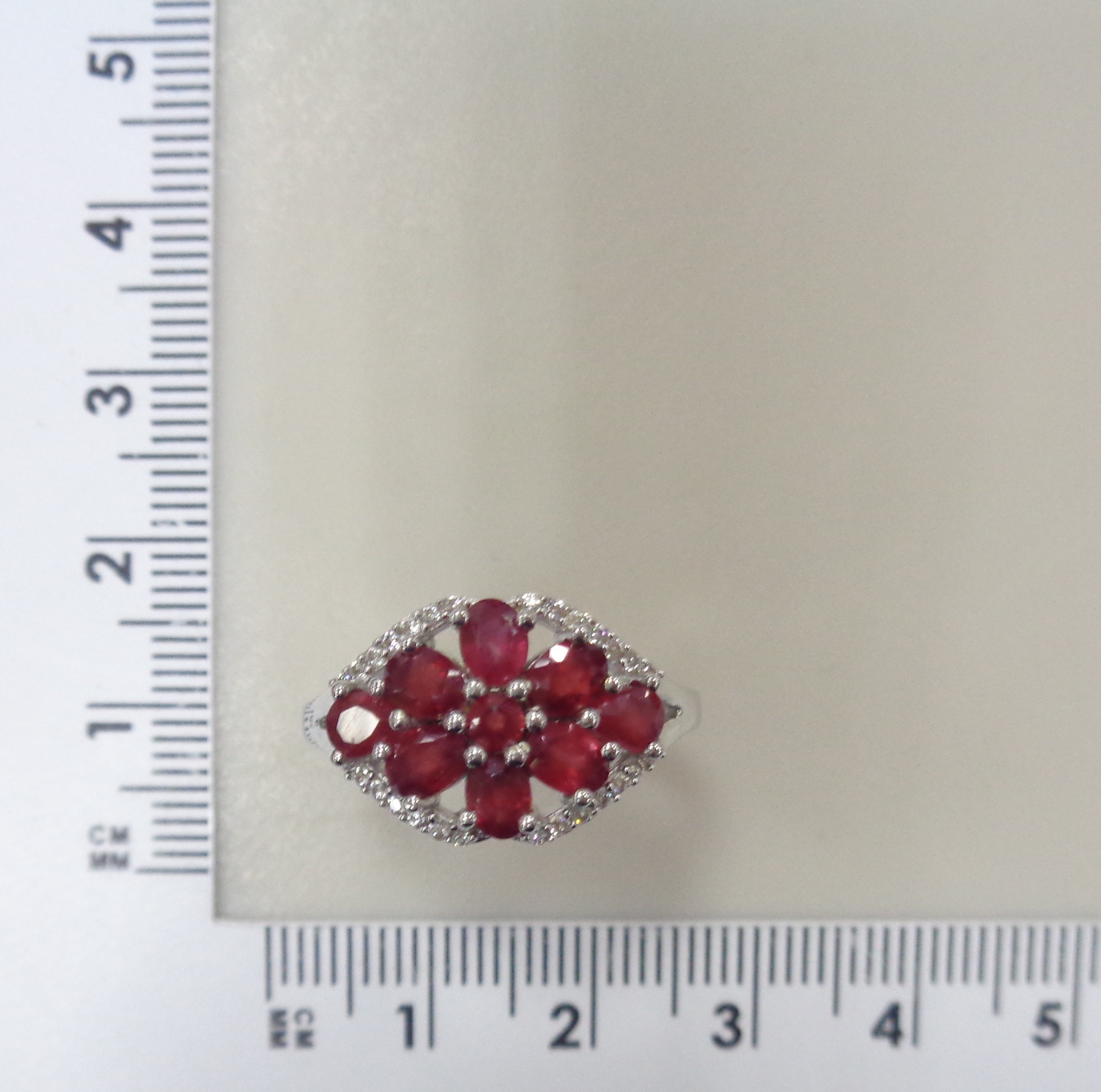 Серебряное кольцо с рубинами "Цветок"